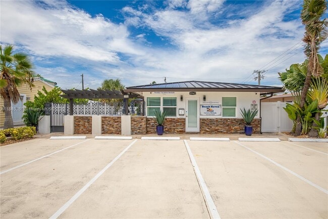 Building Photo - 4561 Poinciana St Unit 4 Rental