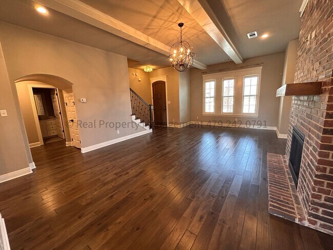 Photo - Stunning 4 Bedroom/3 Bathroom Home near La...