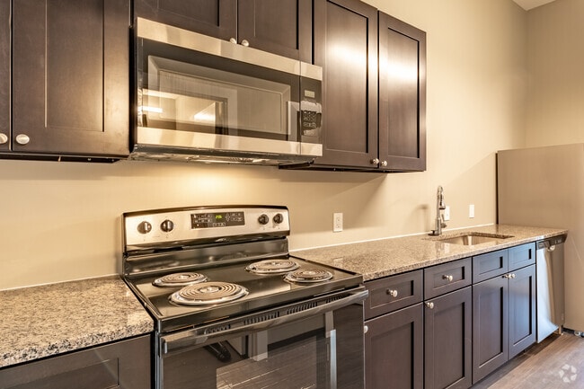1Br, 1Ba, 900Sqft