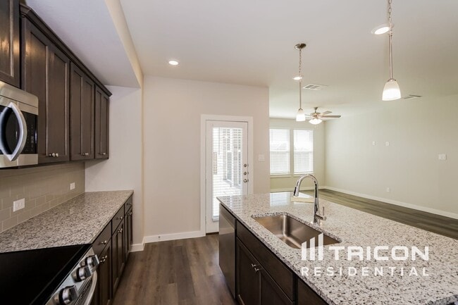 Photo - 2533 Finch Holw Dr
