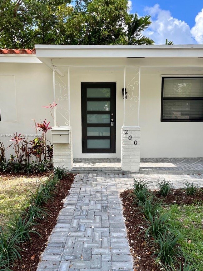 Photo - 200 Frow Ave House