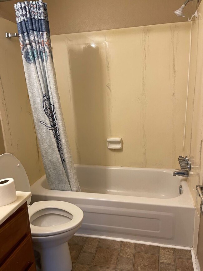 Photo - *Knoxville 37912 - 2 bedroom, 2.5 bath tow...