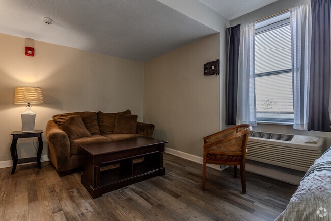 Studio: 400-500 SF