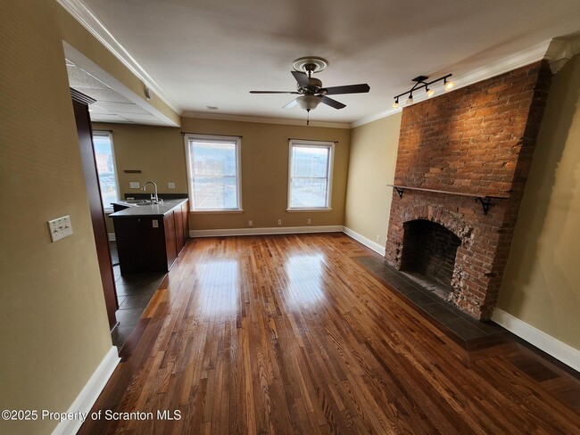 98 N Franklin St