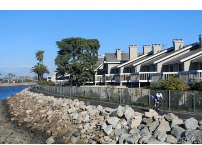 Photo - 340 Spinnaker Way