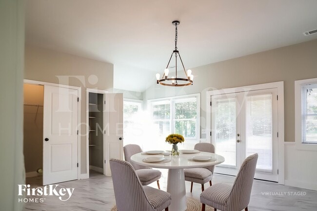 Photo - 2207 Freydale Rd