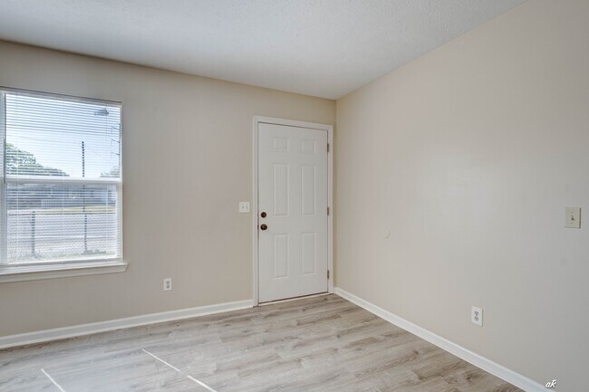 Photo - 3722 Burnham Way
