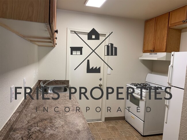 Petite 2 Bedroom, 1 Bath with yard