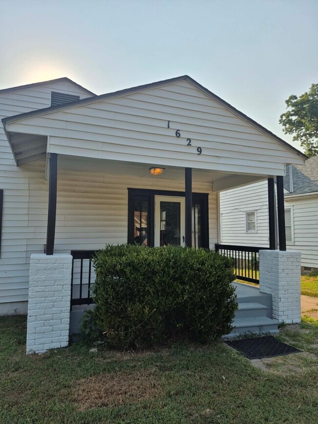 Photo - 1629 S Keeler Ave