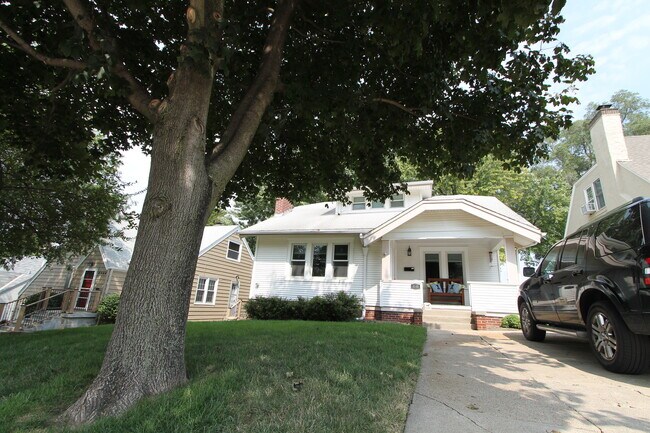 Photo - Dreamy 3 Bedroom house in Midtown