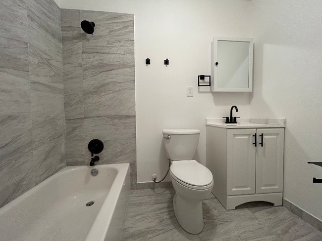 Photo - 1590 N La Fox St Unidad 1