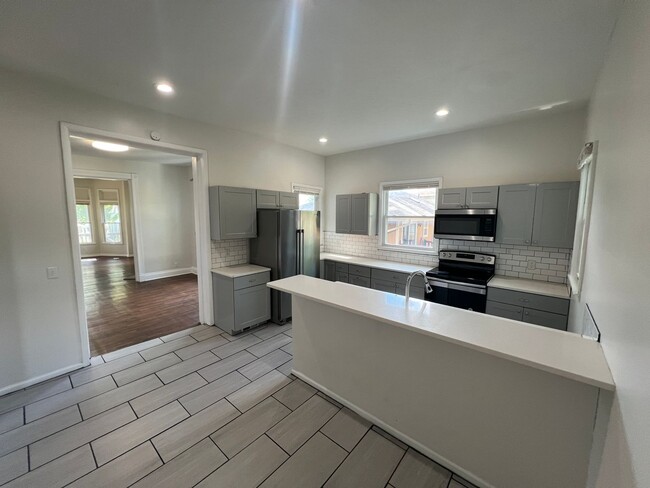 Photo - Large 6BR high-end finishes available JUNE