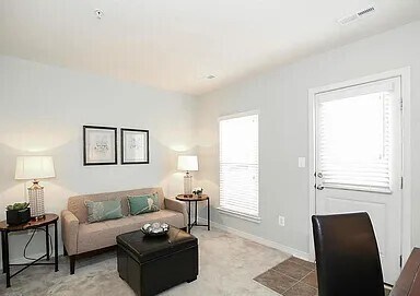 Photo - 907 4th St SE