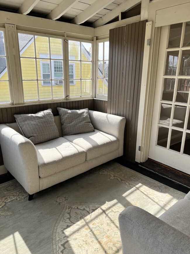 Sunporch - 136 E 9th St Unit #36