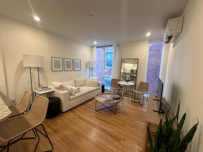 Photo - 877 Beacon St