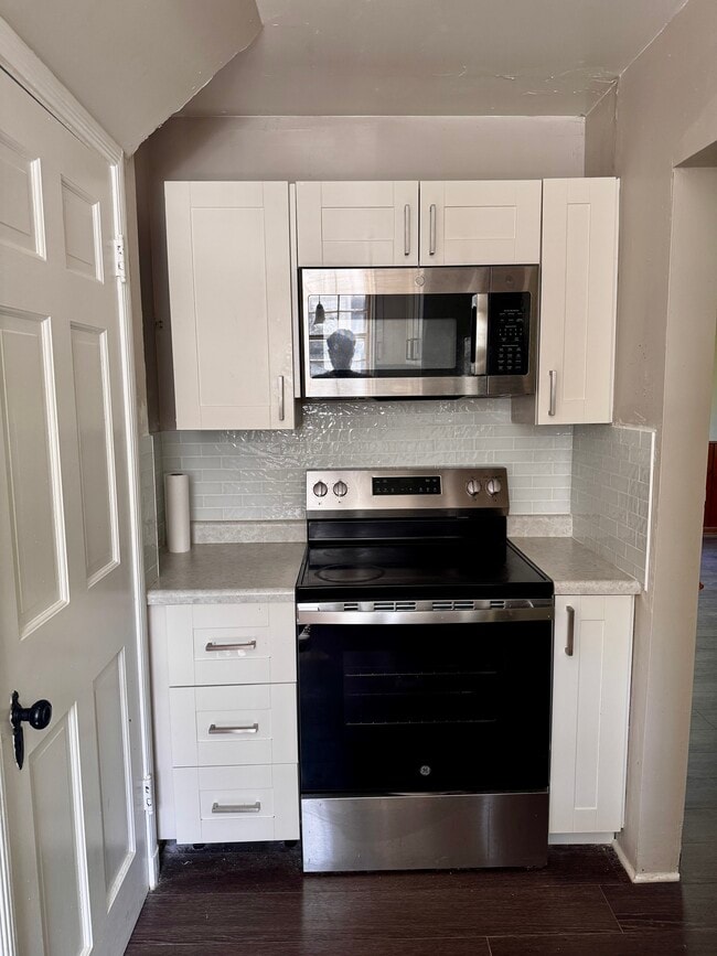 Kitchen - 1305 Collegewood St