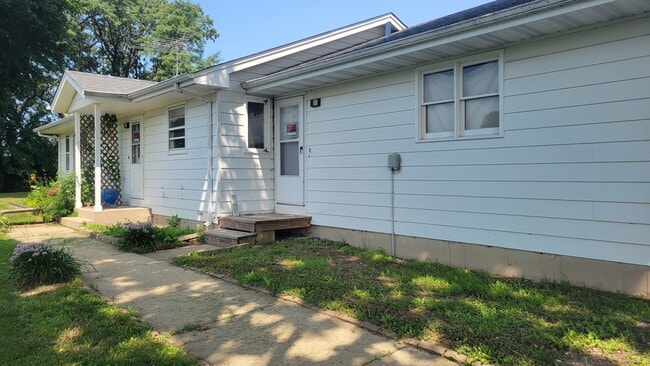 Building Photo - 39W910 US-20