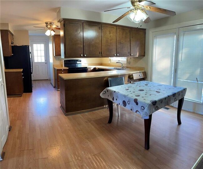 Photo - 1293 Manor Dr