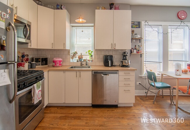 Building Photo - 4543 N Albany Ave Unit 1