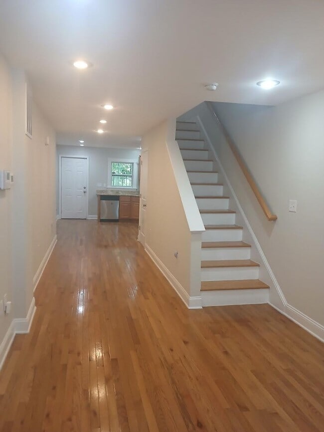 2207 Mullikin St Unidad `1