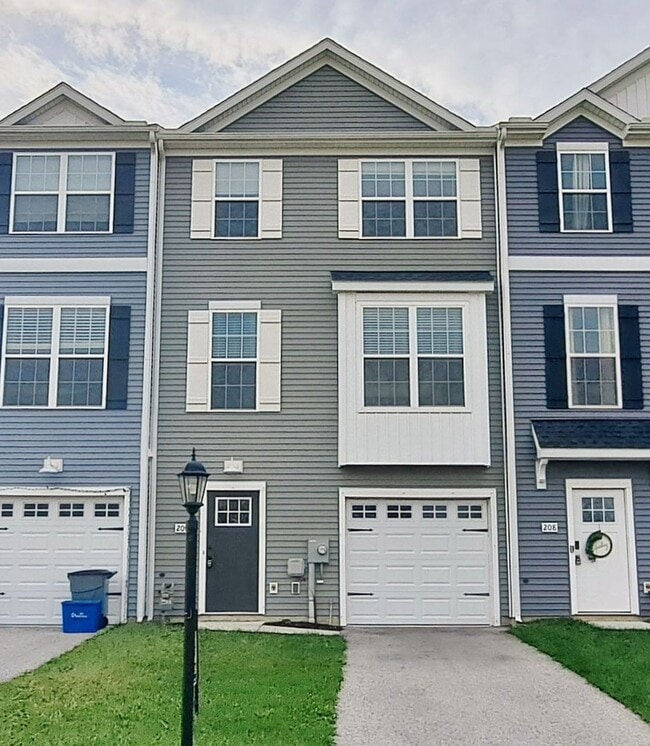 Photo - 3 Bed / 2-1/2 Bath Single Family Townhome ...
