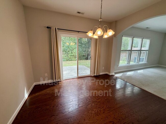 Photo - 450 Jerome Rd