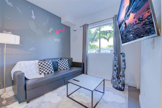 Photo - 346 NW 35th St Unidad 3