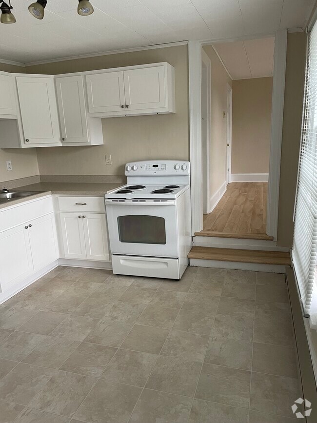 Building Photo - 54 Oxford Rd Unit New Hartford Village Rental