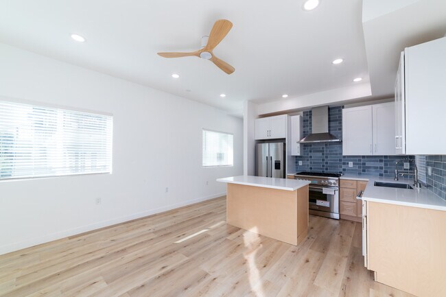 Photo - 4369 Rosewood Ave