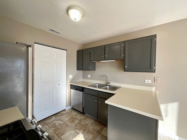 Photo - 290 Crestview Dr Unit C