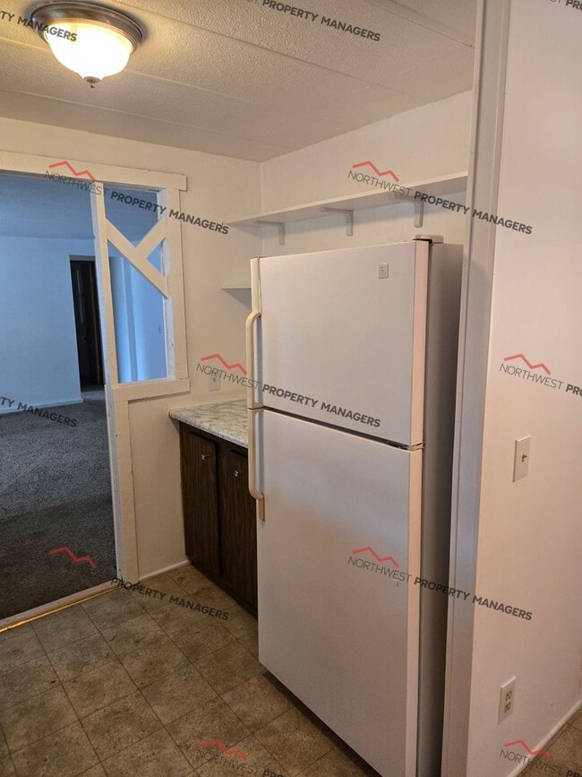 Photo - STATUS: AVAILABLE | R255G | $1750