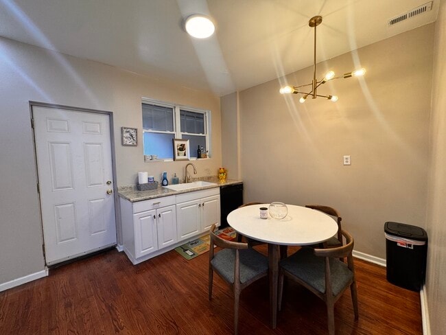 Photo - 2833 W 66th St Unidad 2