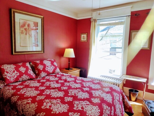 Photo - 1843 Oxford Ave SW Unit Grandin Village Room #1