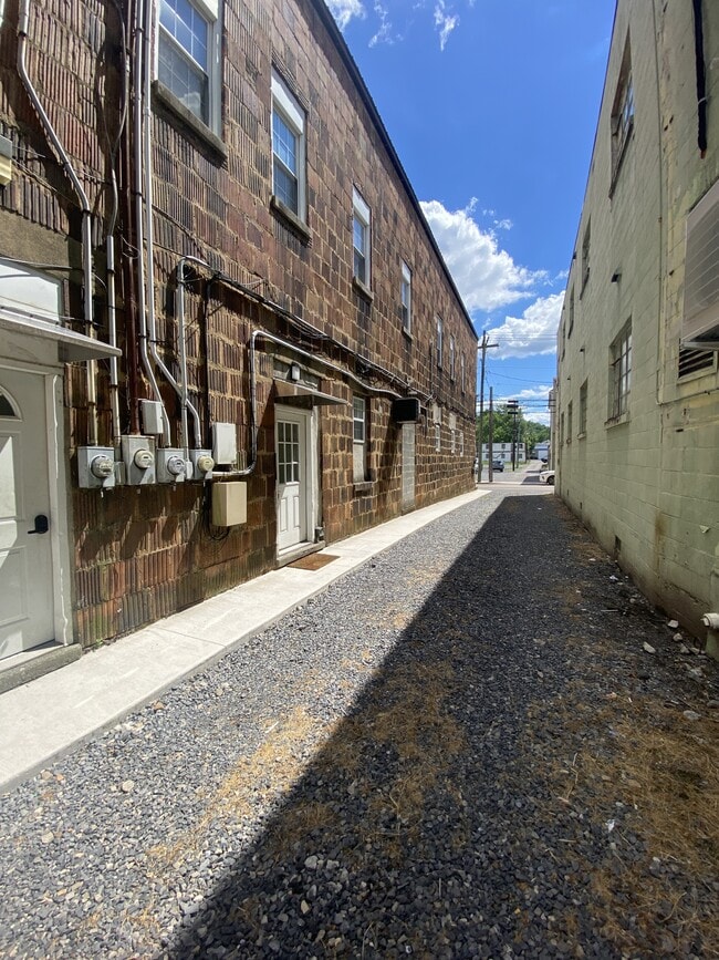 181 Armstrong St Unit 1