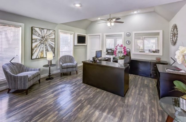 Building Photo - Villa Madrid