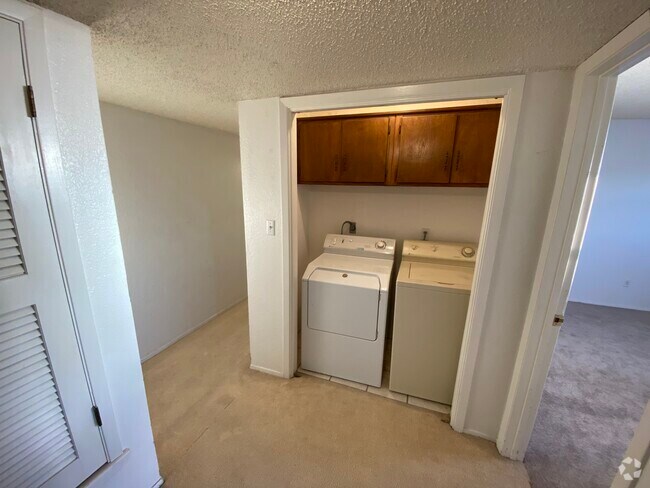 Building Photo - 100 Golden Sand Dr Rental