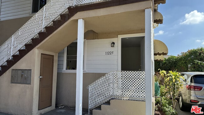 Photo - 11225 Emelita St Unidad 11225