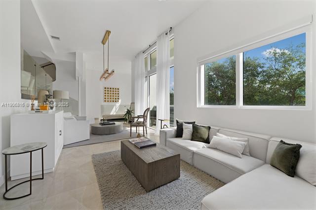 Photo - Murano Grande At Portofino Unidad TH-1A