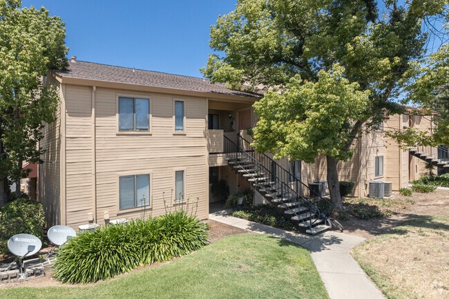 Ellis Lake Apartments