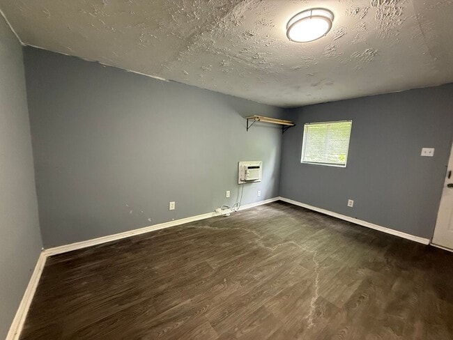 215 Smith St NE Unit B