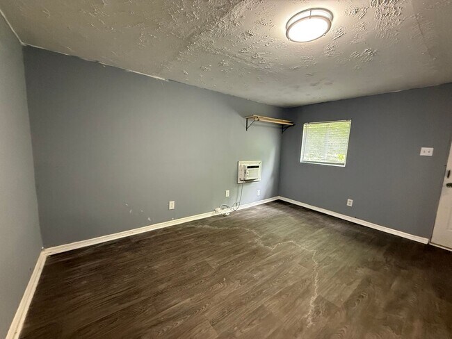 Photo - 215 Smith St NE Unit Apt B