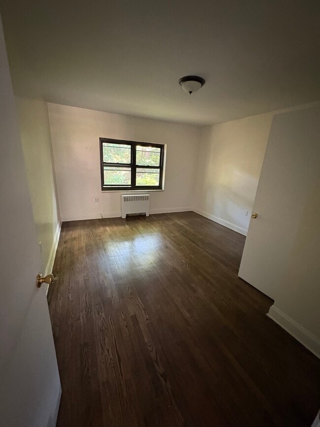 Building Photo - 636 Castleton Ave Unit Castleton Ave Gem