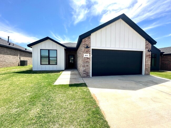 Building Photo - 611 E 14th St