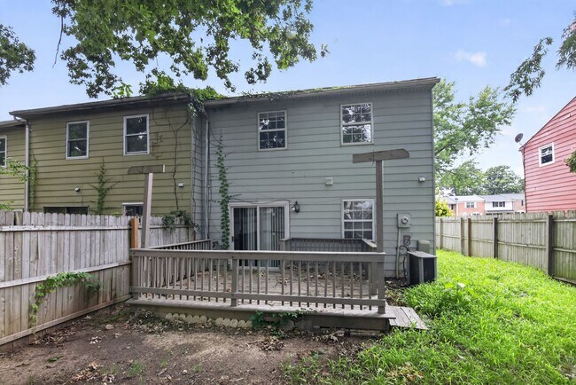 Photo - Available 3 Bedroom 1.5 bath Townhouse in Fredericksburg, Stafford County