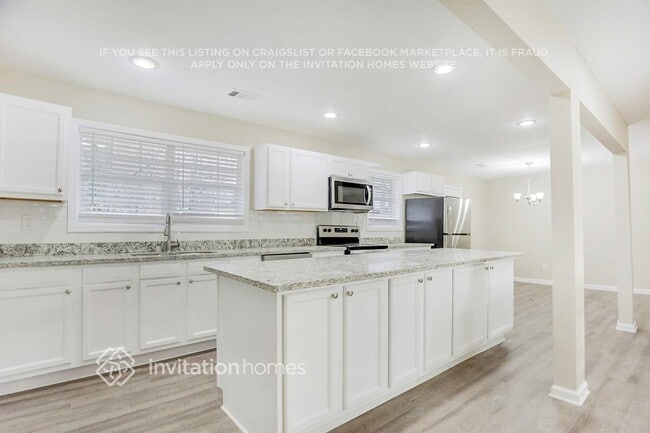 Photo - 1697 Line St