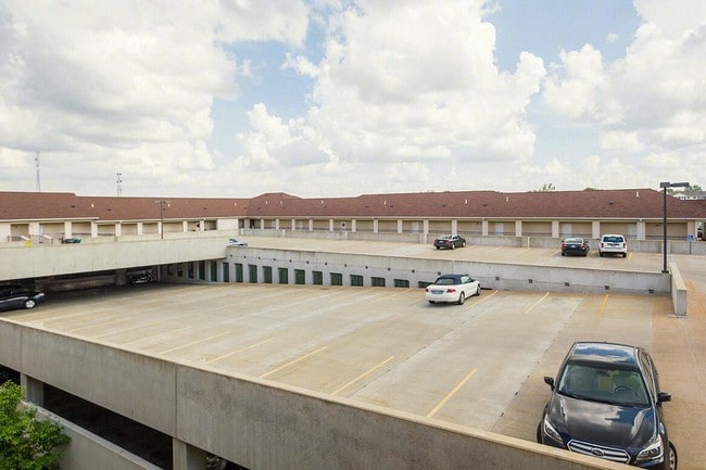Kirkwood Station Plaza Apartments
