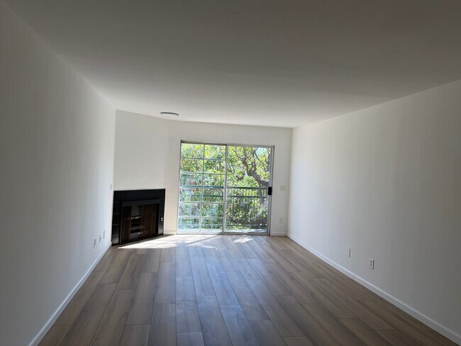 Photo - 901 S Sherbourne Dr