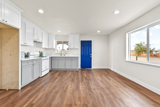 Photo - 13657 Fran St