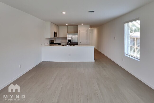 Photo - 922 Lago Laceno Ln