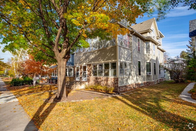 Building Photo - 3349 Irving Ave S Unit 1 Rental